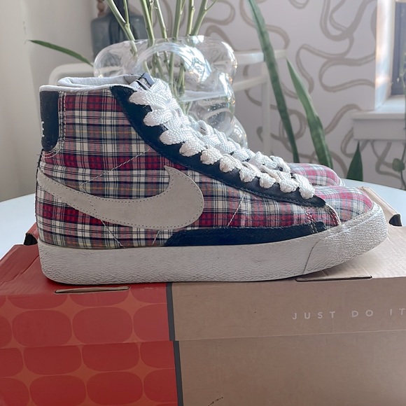 2004 WMNS Nike Blazer - Picture 4 of 10